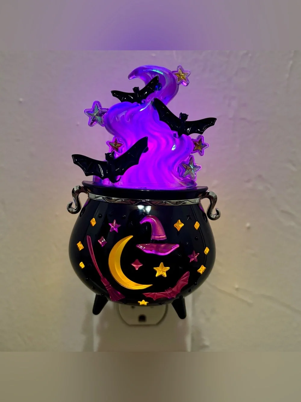 Bath & Body Works Witches Cauldron Wallflower Plug + Pocketbac Sanitizer Holder